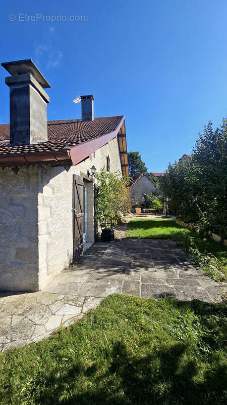 Maison à CHASSAGNE-SAINT-DENIS