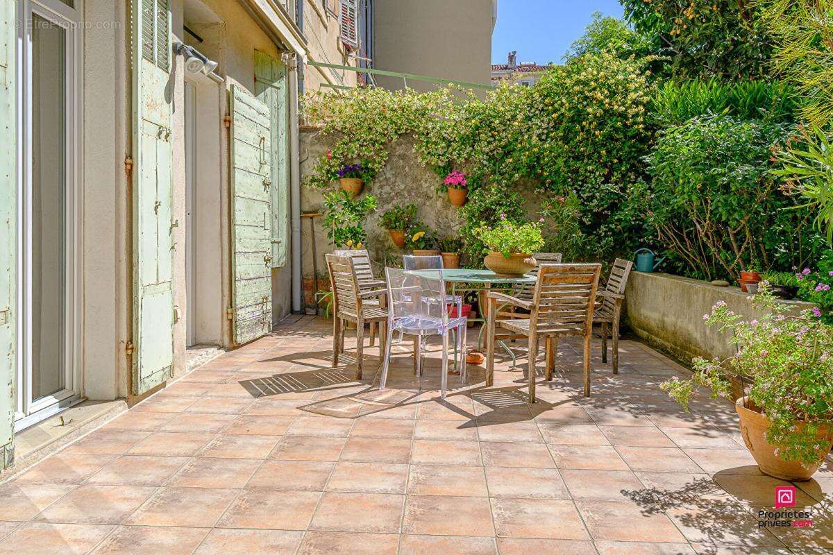 Appartement à MARSEILLE-6E