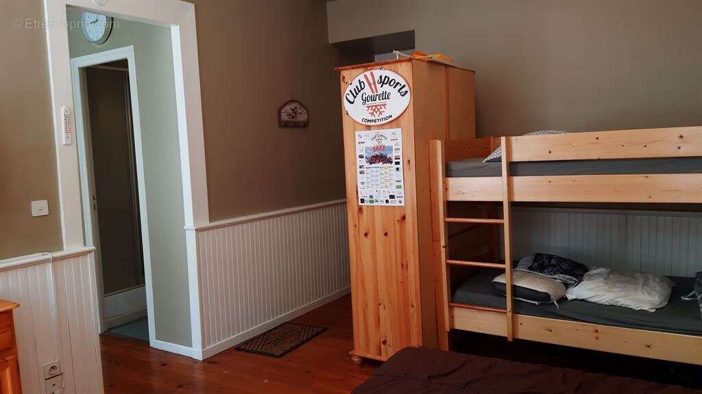 Appartement à EAUX-BONNES