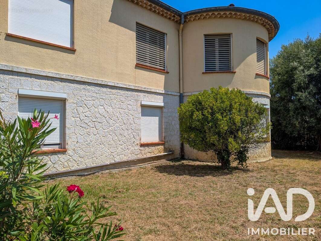 Maison 258 m² à Cagnes-Sur-Mer  - photo 2