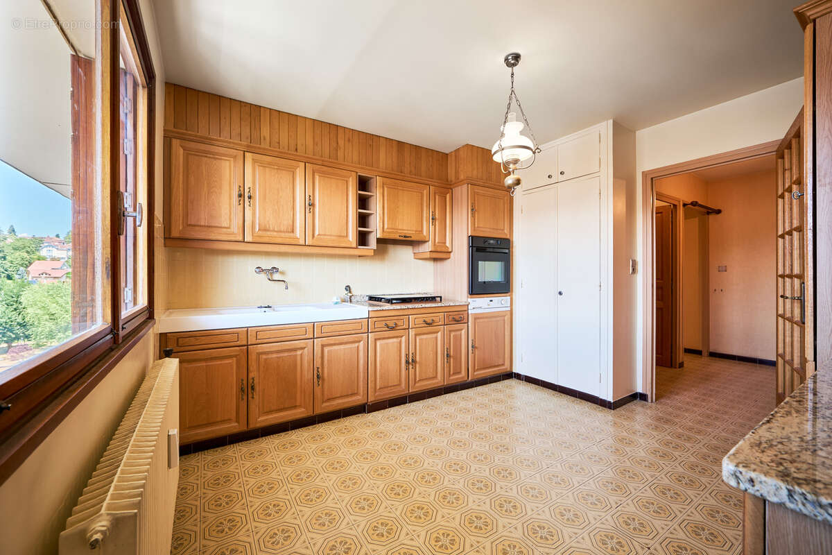 Appartement familial de 98 m2 situé au dernier étage d’une résidence dans le quartier recherché des Clarines. - photo 3