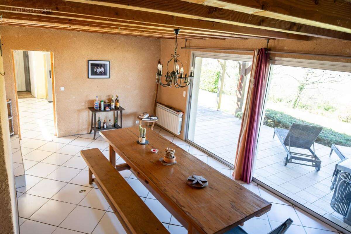 Maison à BUSSAC