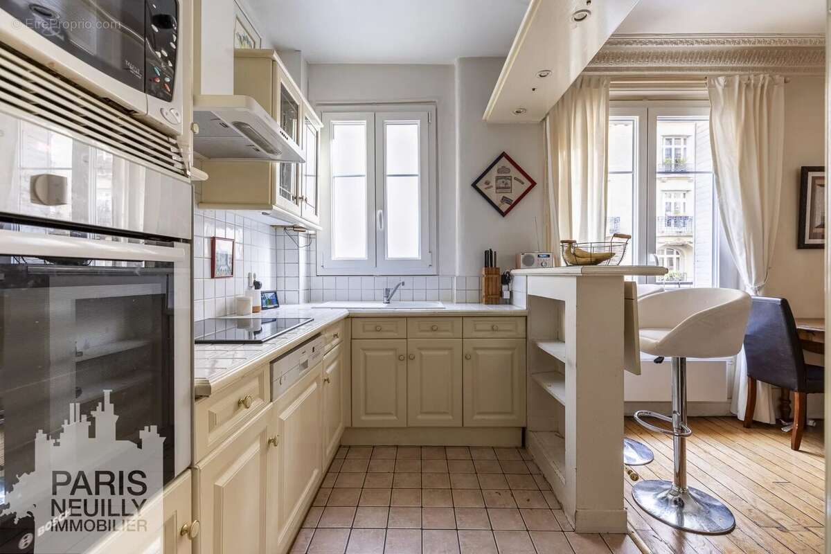 Appartement à PARIS-17E