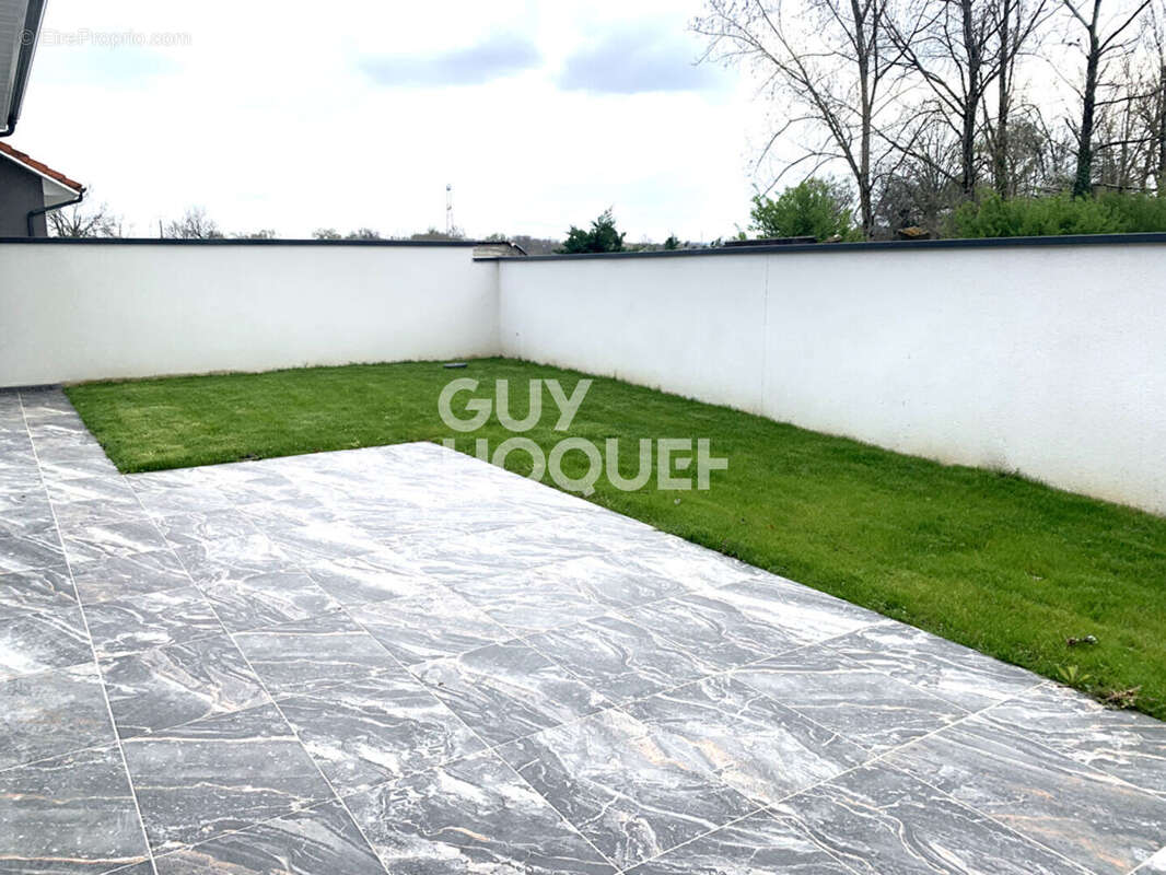 Maison à MAZEROLLES