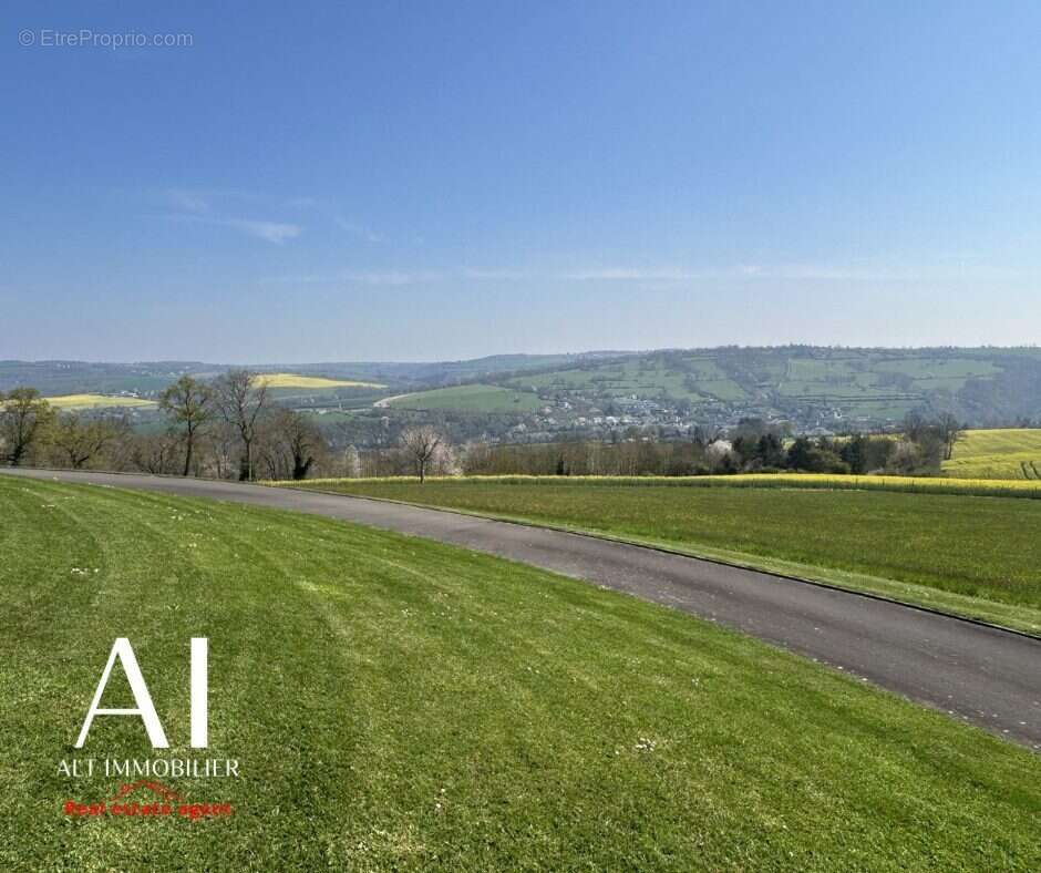 Maison à PONT-D&#039;OUILLY
