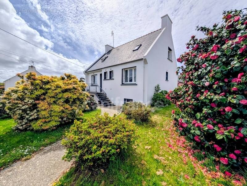 Maison à LE RELECQ-KERHUON