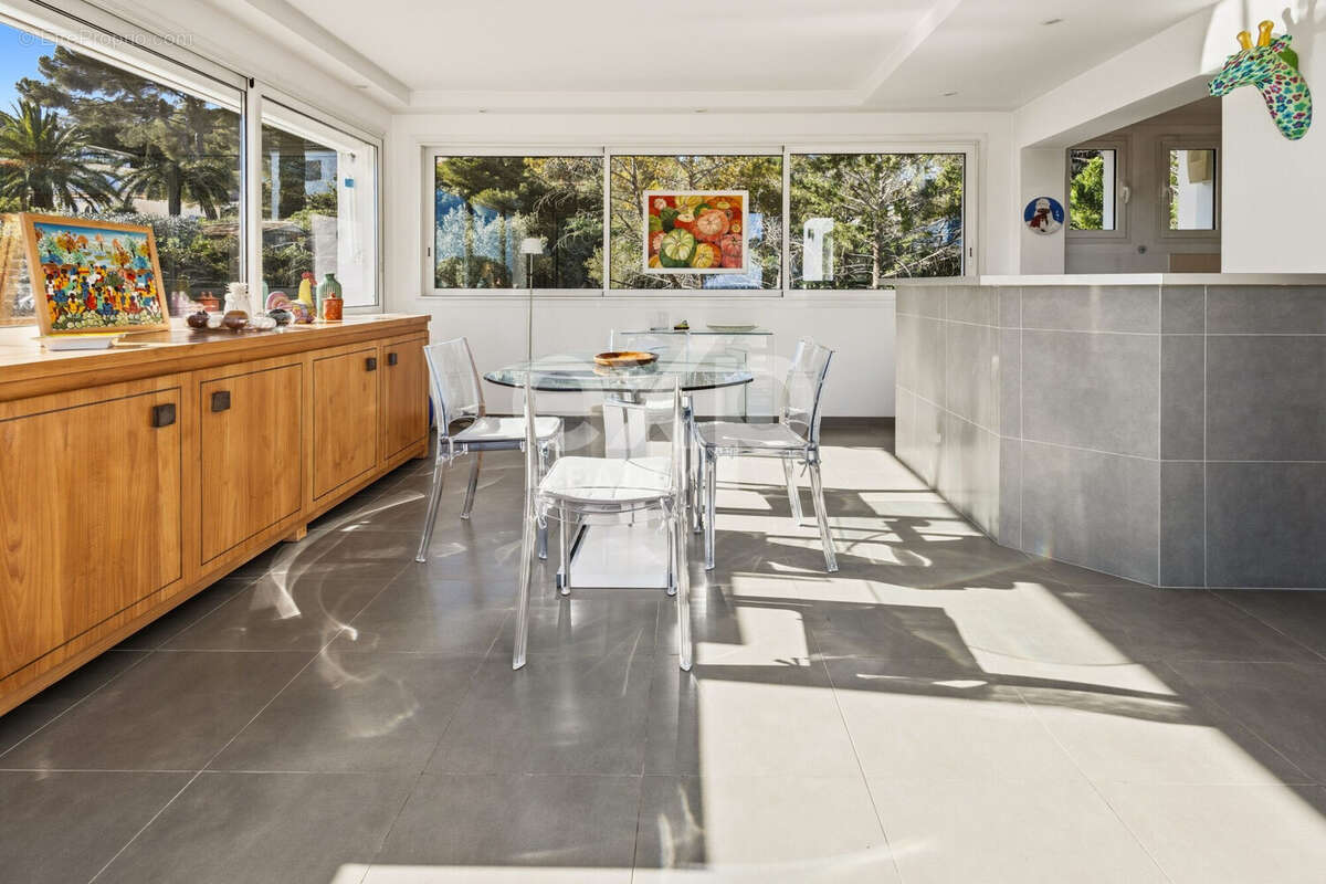 Appartement à ROQUEBRUNE-SUR-ARGENS