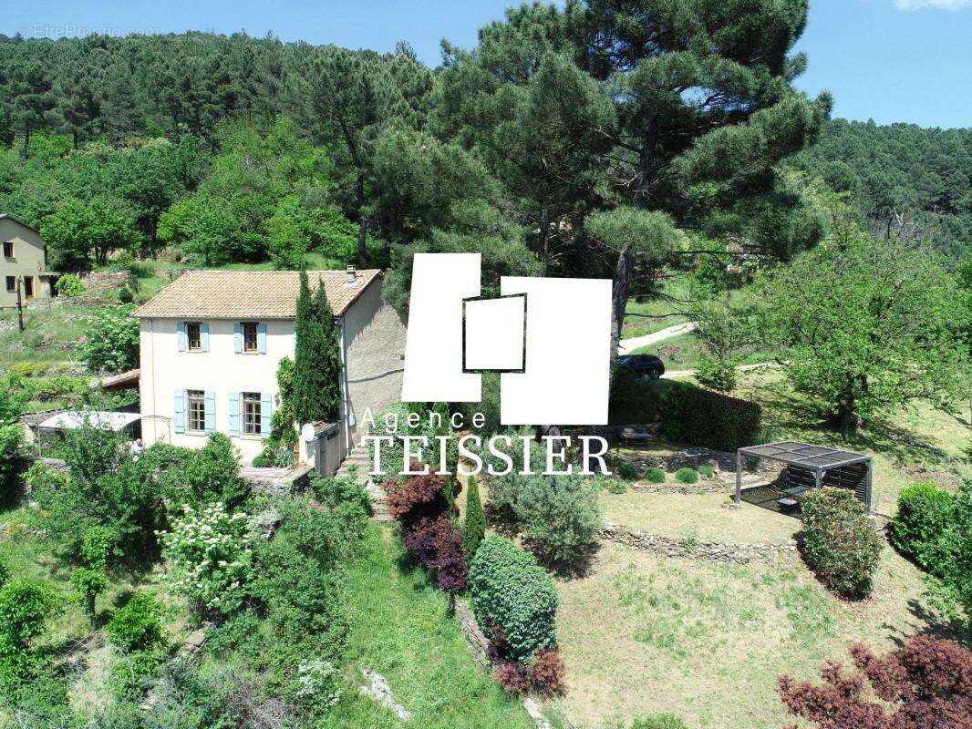 Maison à SAINT-MELANY