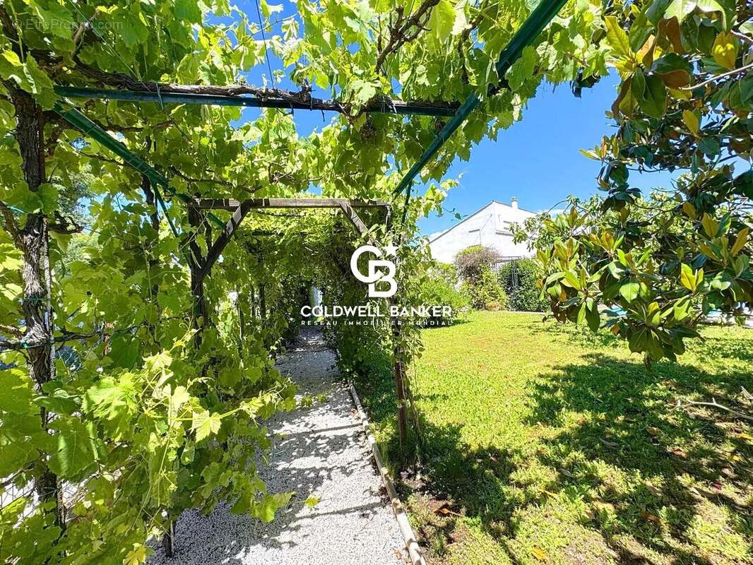 Maison à PUGET-SUR-ARGENS