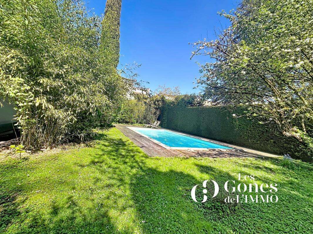 RARE Maison familiale , 6 chambres , jardin paysager et pisc - photo 18