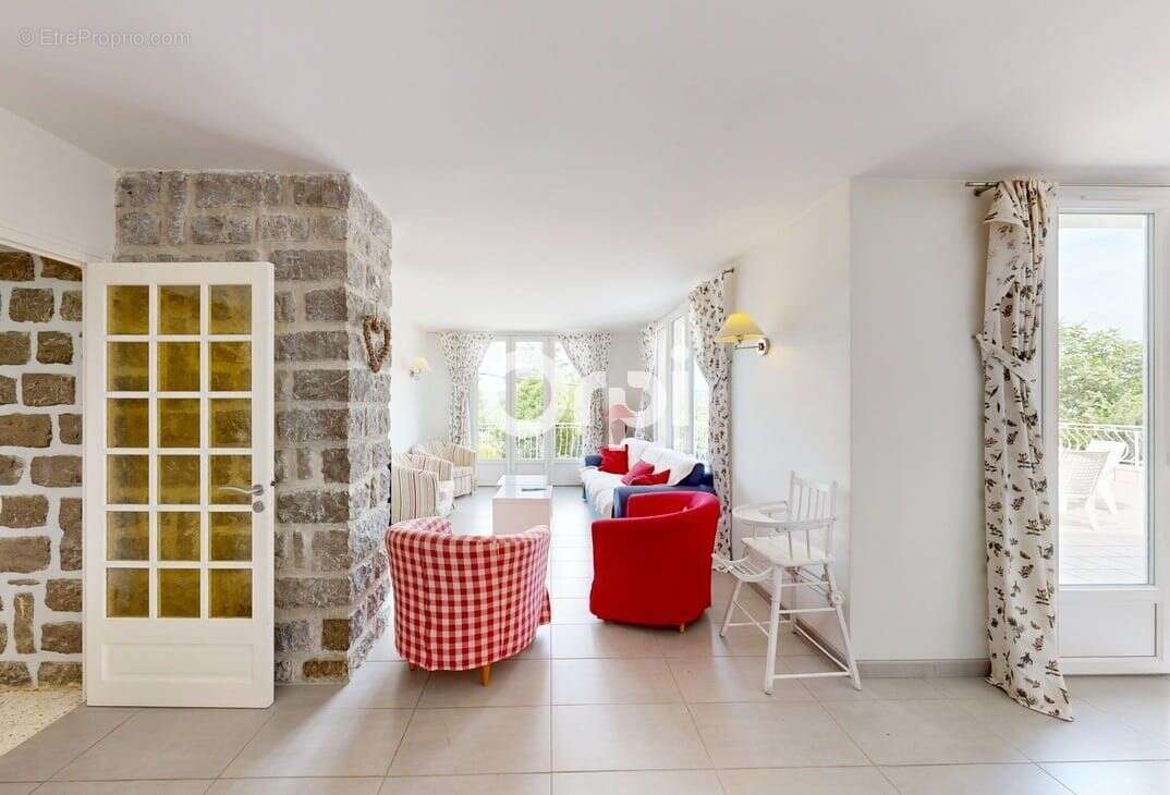 Grande villa familiale avec piscine, dépendance et potentiel locatif - photo 5