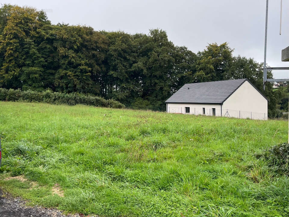 Terrain à LAFEUILLADE-EN-VEZIE