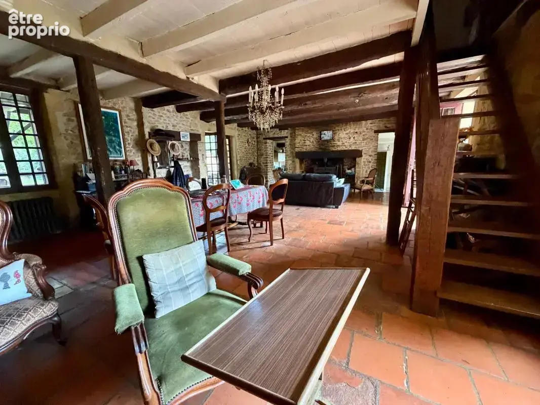 Maison en pierre, grange et dependance sur plus de 10 hectares sans voisinage - photo 7