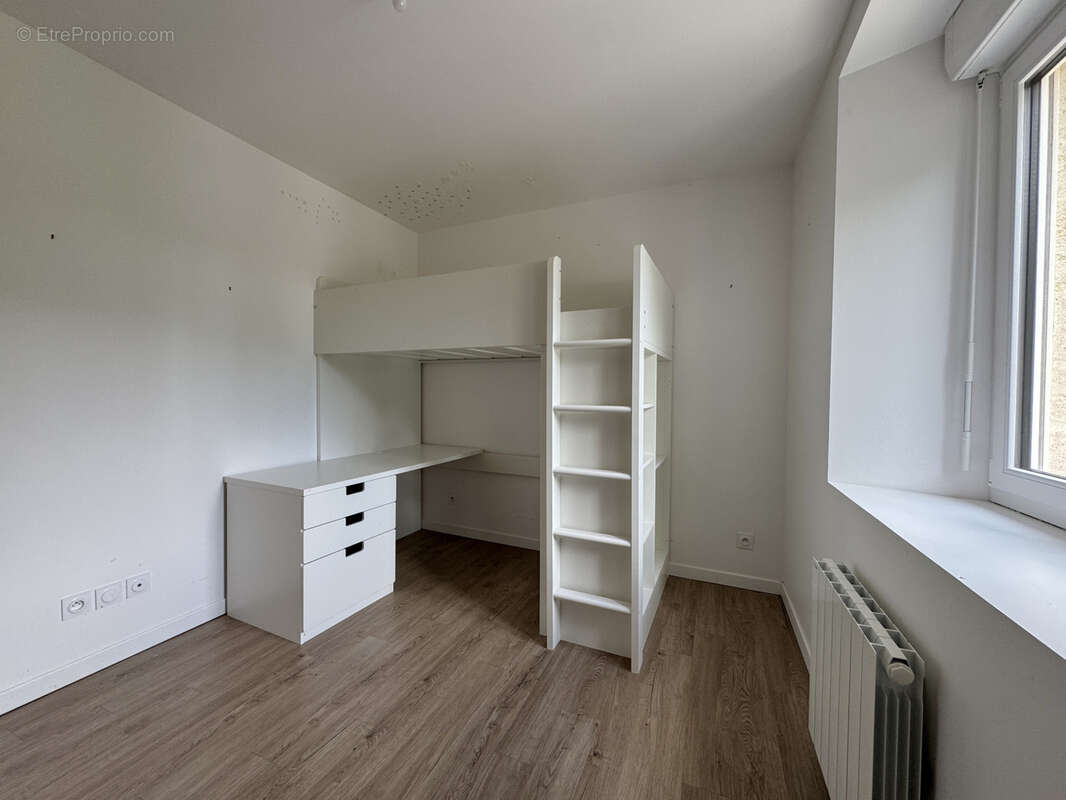 Maison en pierre familiale - quartier calme - photo 17