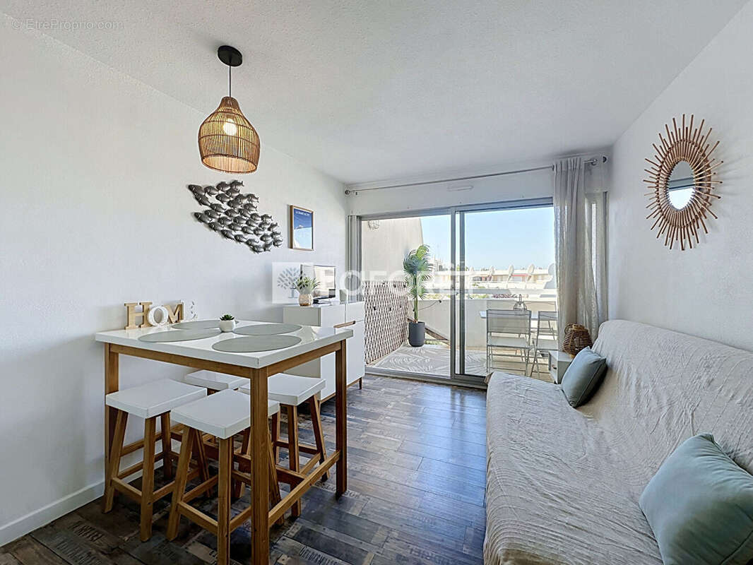 Studio cabine rénové à 150 m de la plage avec balcon vue piscine et jardins - photo 2