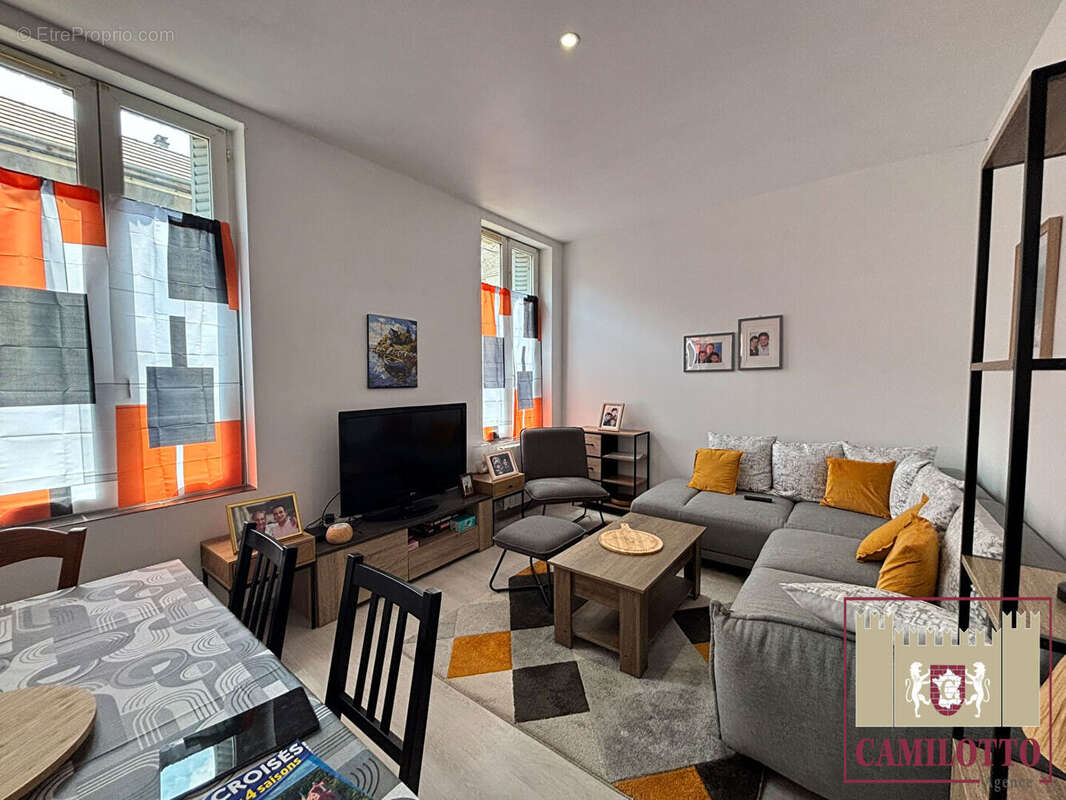 Immeuble de trois appartements à Nogent Le Roi - photo 6