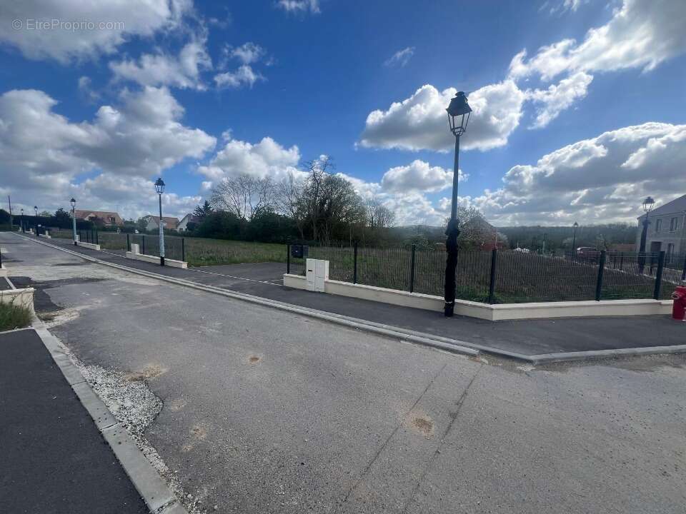 Terrain à FONTAINEBLEAU