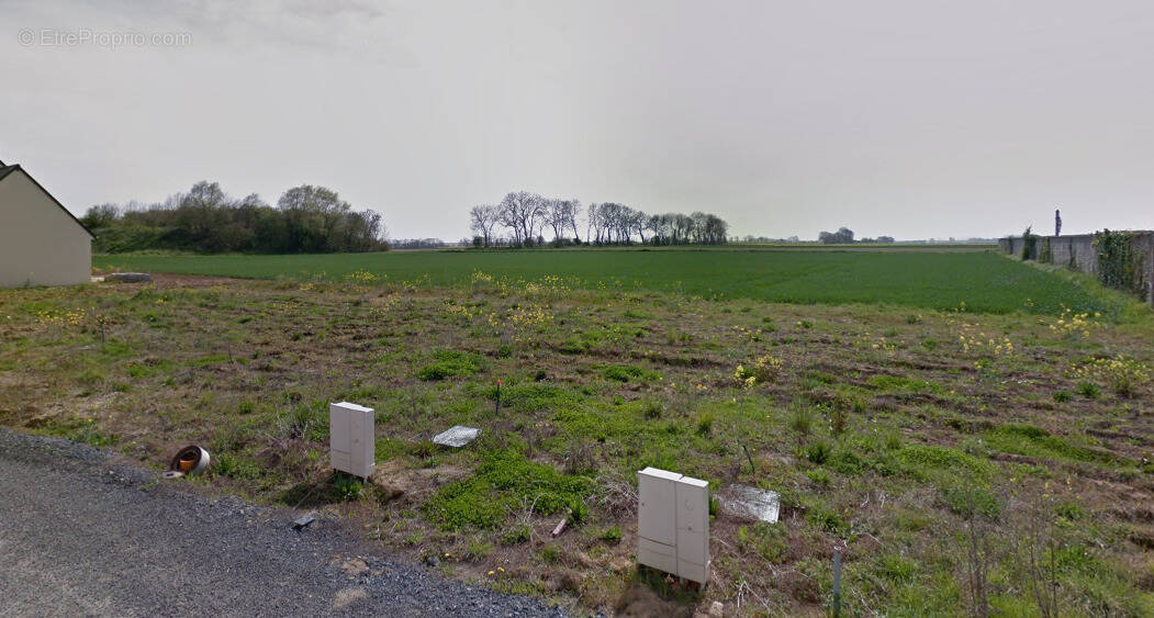 Terrain à LION-SUR-MER