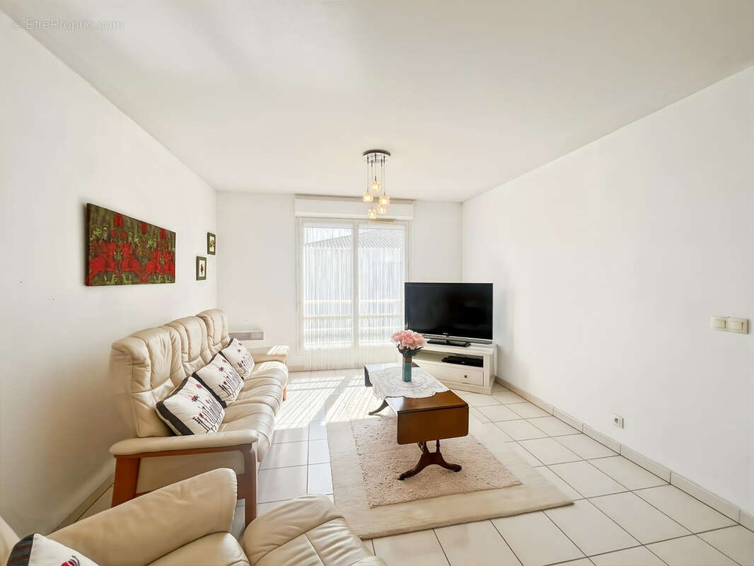 Appartement à PAREMPUYRE