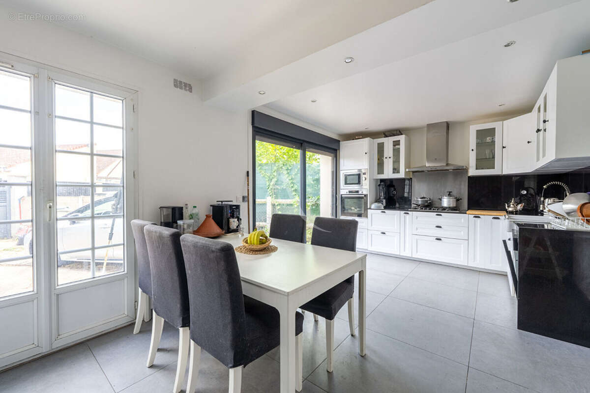 Maison à LES MUREAUX