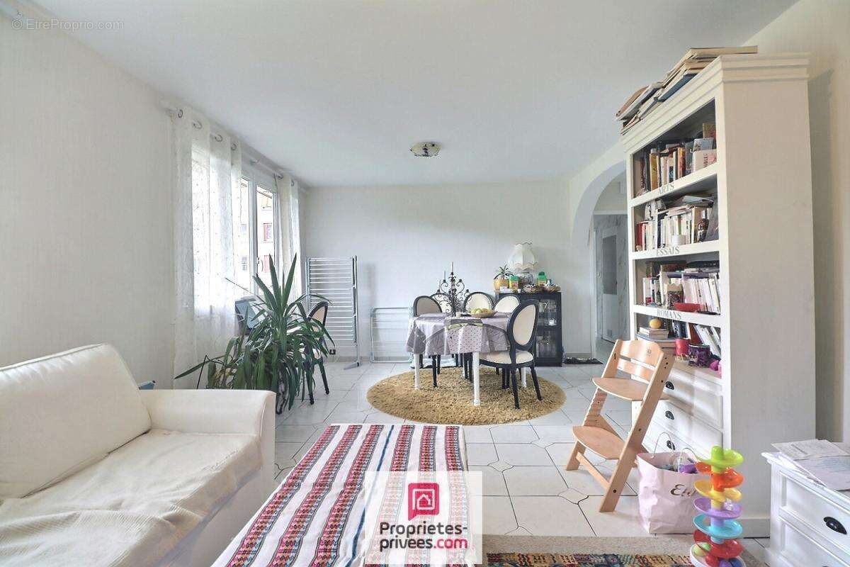 Appartement à LE MESNIL-LE-ROI