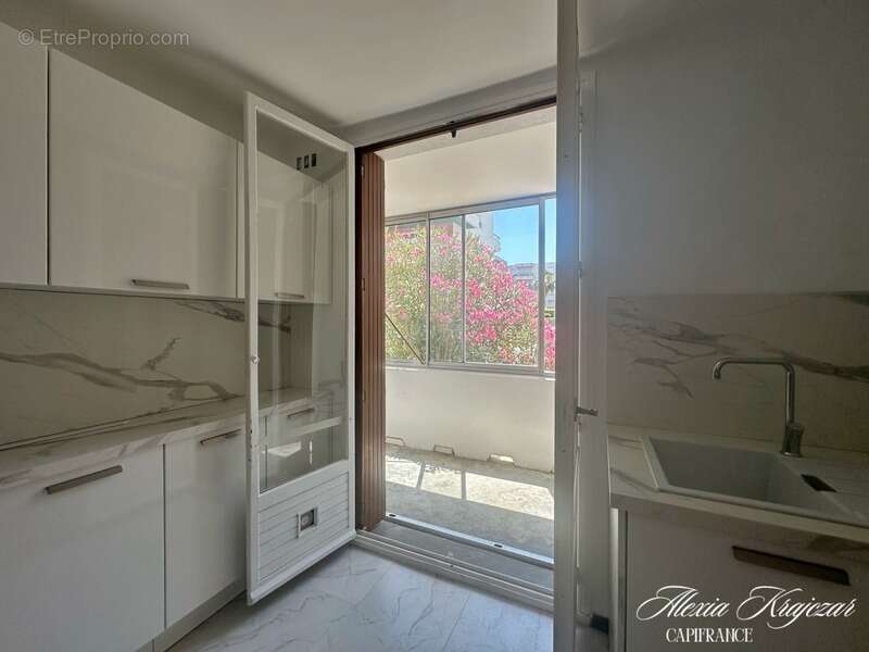 A VENDRE - Appartement T3 en résidence - 54m², 2 chambres - Loggia - Place de parking privative - Cave - BEZIERS, quartier le Ca - photo 4