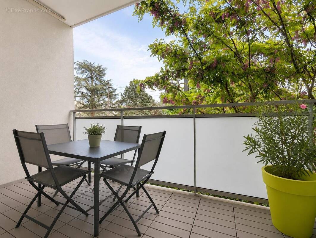   - Appartement à DECINES-CHARPIEU