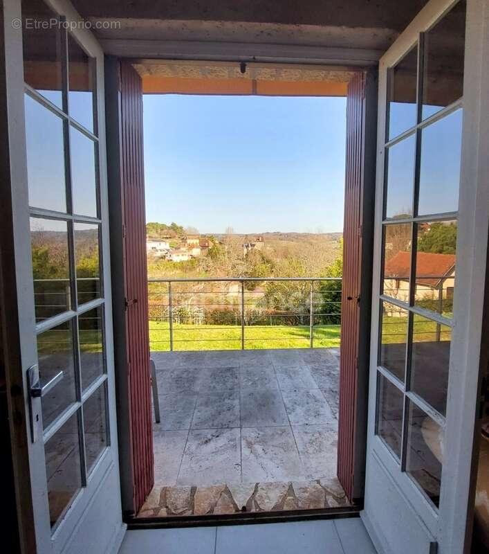 Maison familiale de 244m² à Belvès, 8 pièces, 5 chambres, avec vue dégagée et appartement spacieux indépendant, terrain de 3088m - photo 22