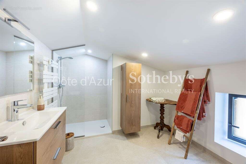 Spéracèdes, ancienne bergerie rénovée de 171 m² avec oliveraie, piscine et potentiel d'extension - photo 20