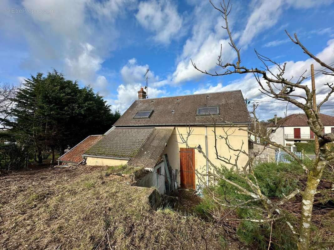 Maison 83 m² à La Chapelle-Hugon  - photo 3