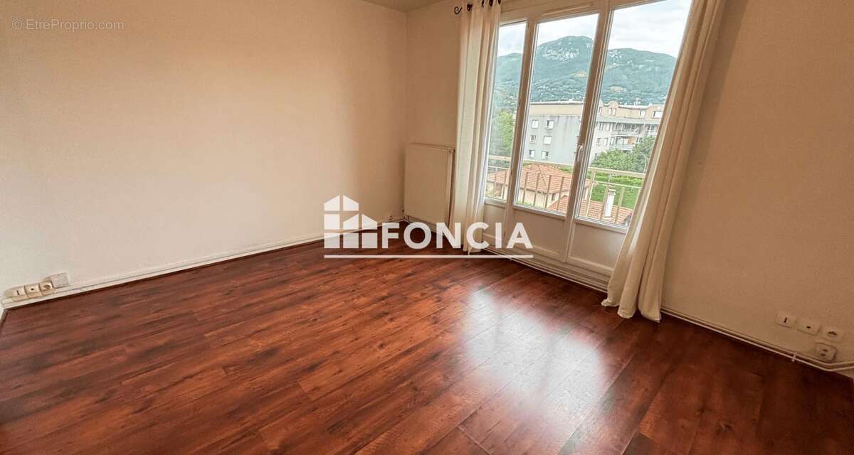 Appartement à FONTAINE