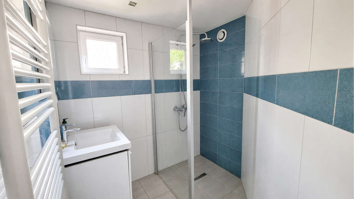 Maison familiale de 280 m2 sur 1500m2 de parcelle - photo 11