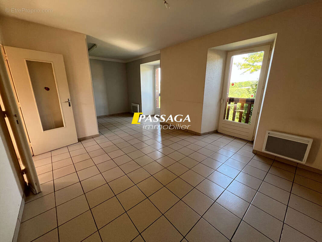 A VENDRE - Maison comprenant deux logements caves et jardins - LASSOUTS - photo 8