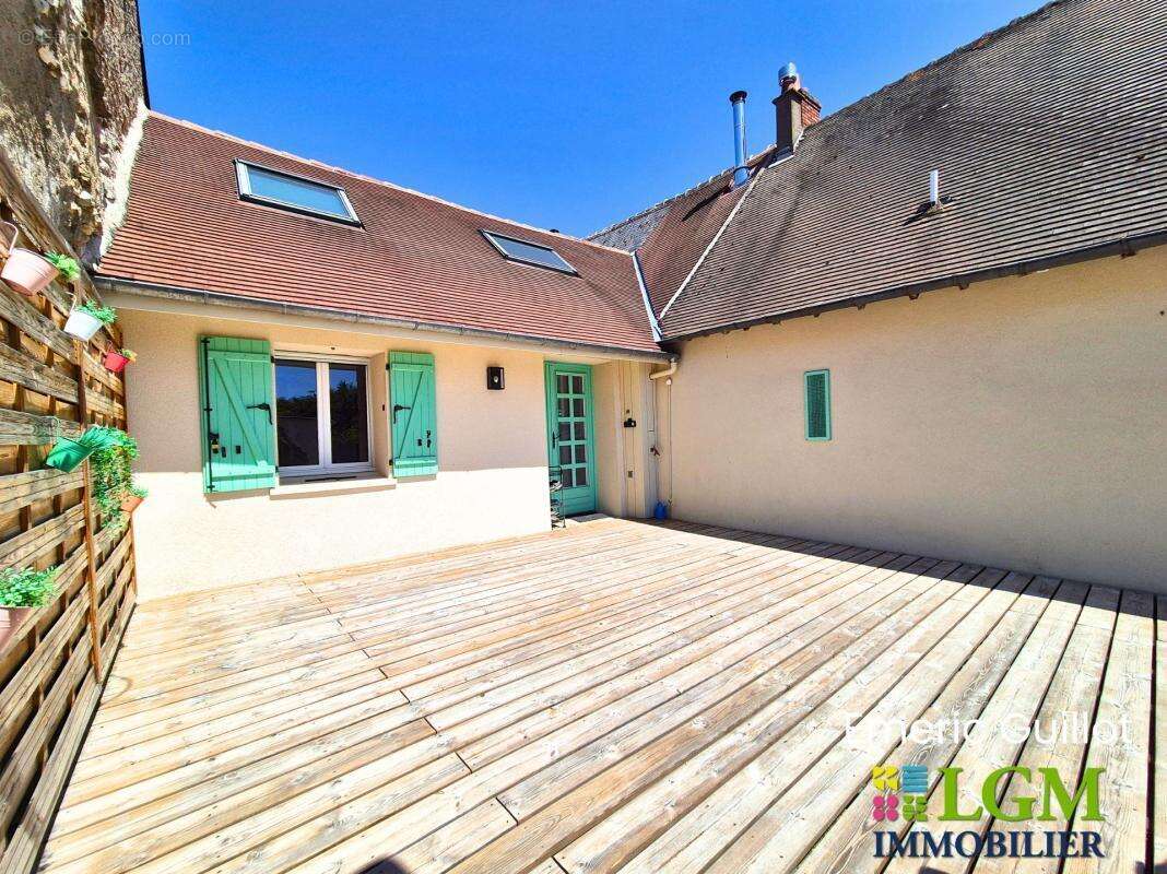  À VENDRE – Maison de bourg entièrement rénovée de 110 m² - 3 Chambres - Bureau - Terrasse - Atelier - appentis - Cave - Chambon - photo 5