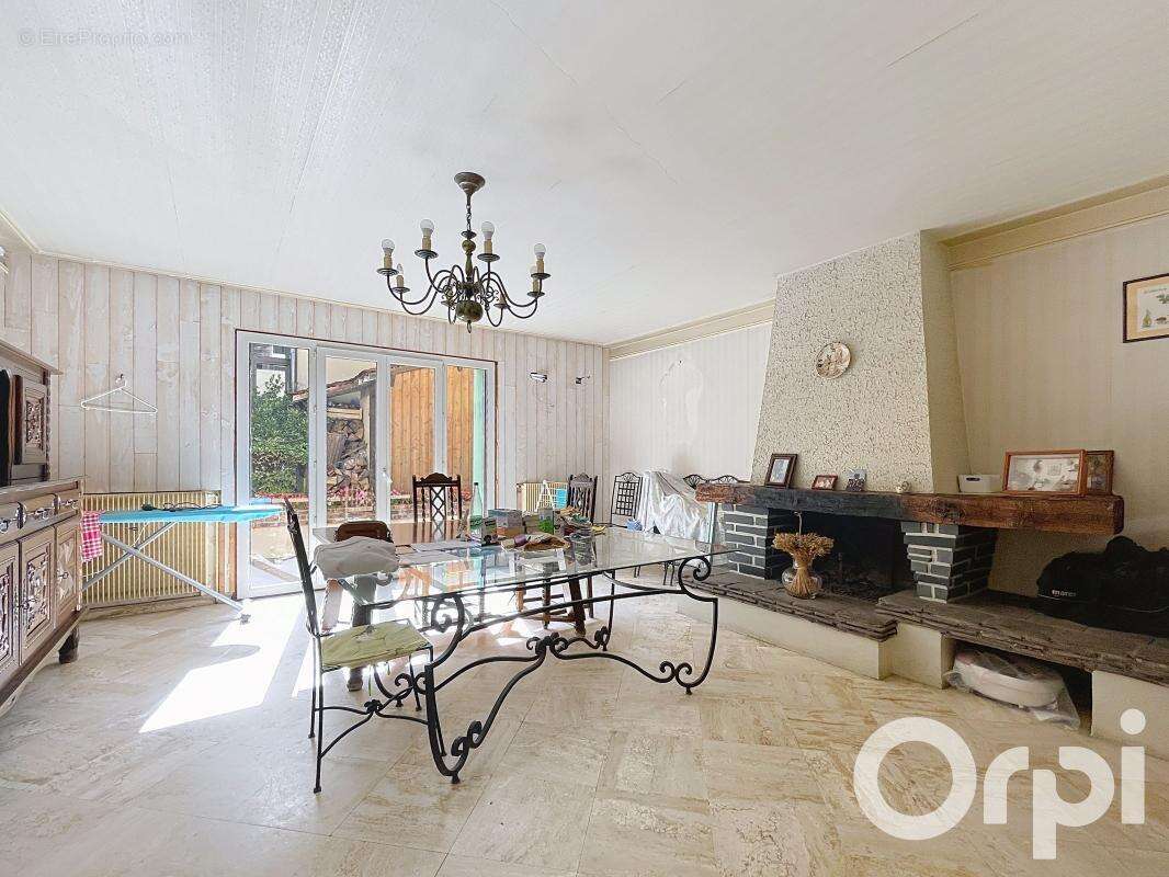 Maison à SAULX-LES-CHARTREUX