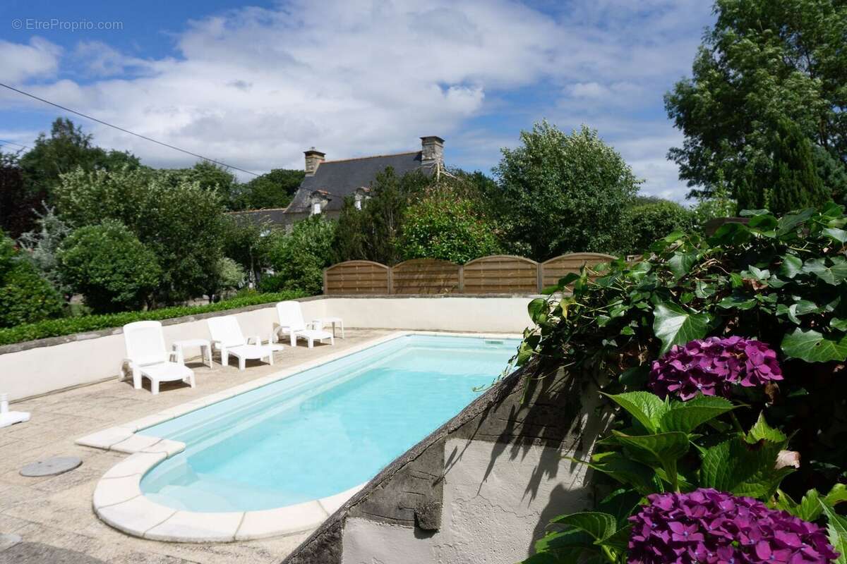 Propriété de caractère en Bretagne avec grand gîte, piscine et 1,6 hectare  résidence principale et potentiel de revenus près d - photo 3