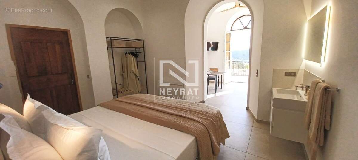 Appartement à TOURRETTES