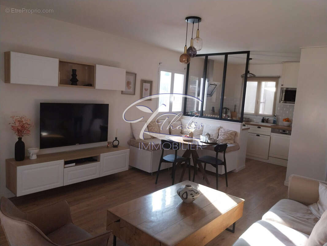 Maison à AMBARES-ET-LAGRAVE