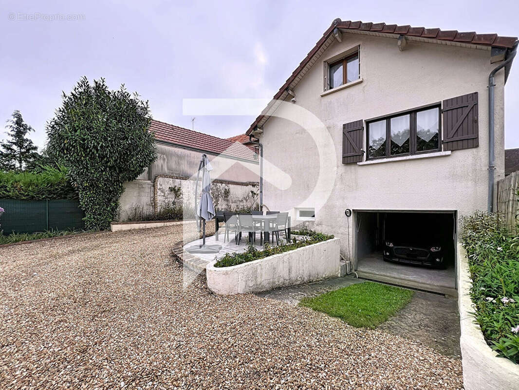Maison à SAINT-REMY-SUR-AVRE