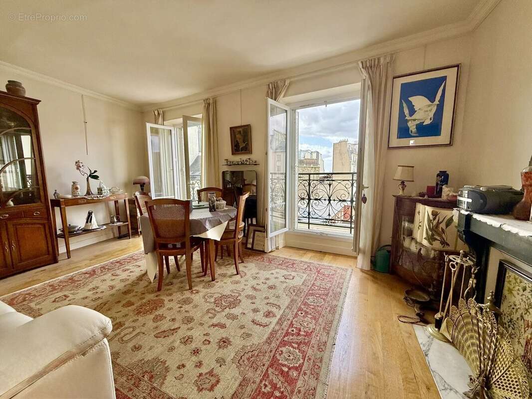 Appartement à PARIS-18E