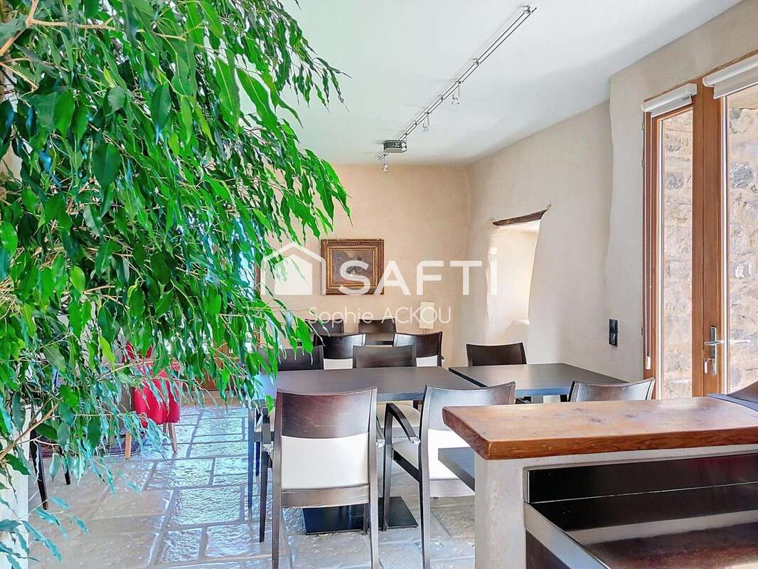 Maison 450 m² à Chateauroux-Les-Alpes  - photo 9