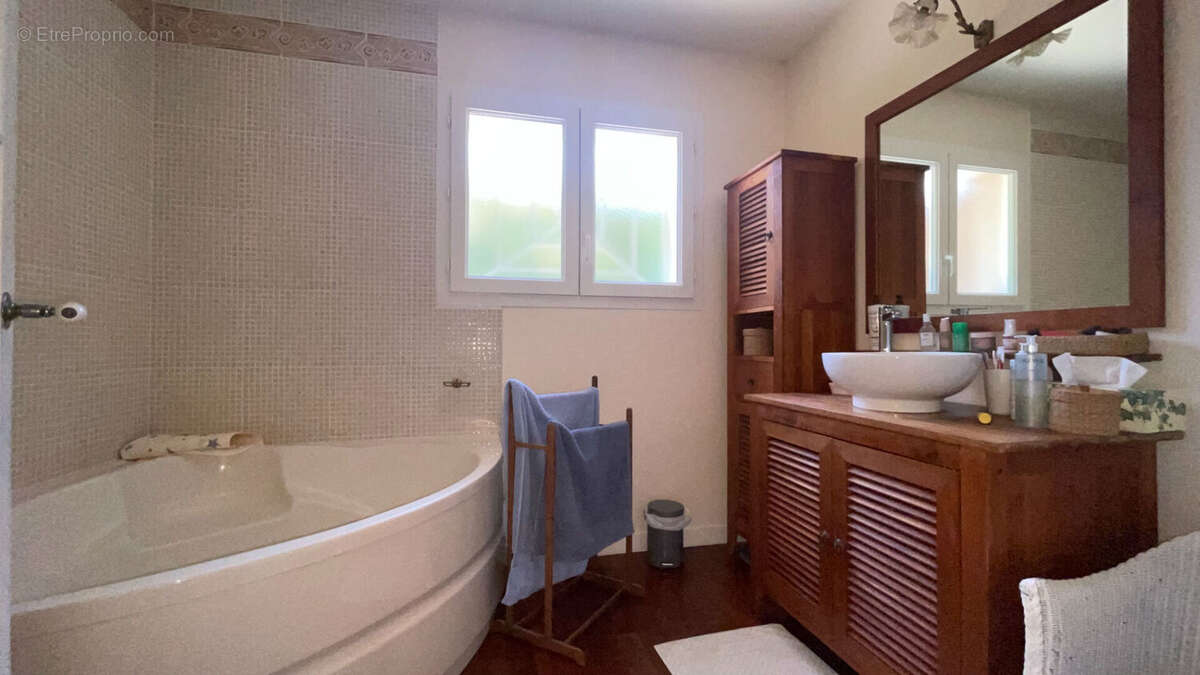 Maison 5 chambres avec studio indépendant, piscine, carport... - photo 8