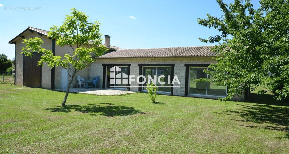 **Maison d'architecte périgourdine avec dépendance, piscine couverte à finaliser et vaste terrain en bord de Dordogne. À 800 m d - photo 9