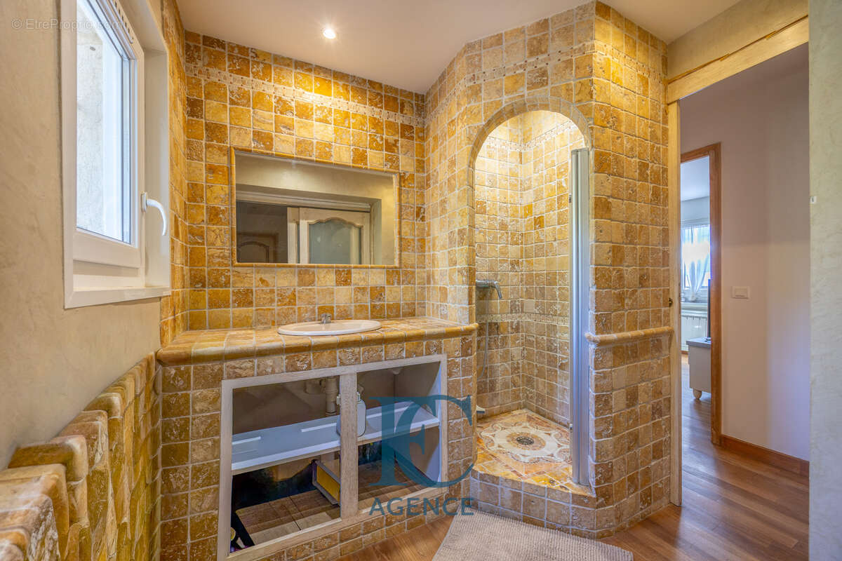 Maison de plain pied de 200 m2 - photo 5
