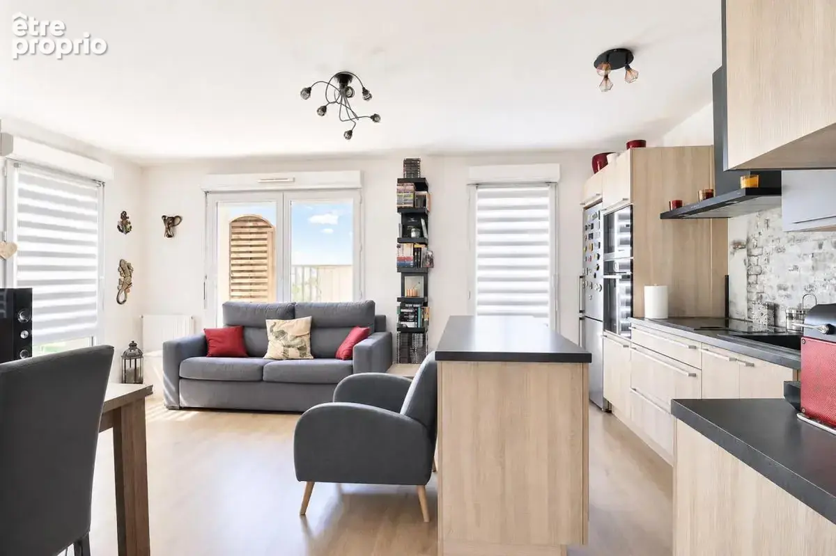 A Vendre sur Trappes - Appartement 4 pièces de 81 m² - Terrasse et balcon - 2 places de paking - photo 2