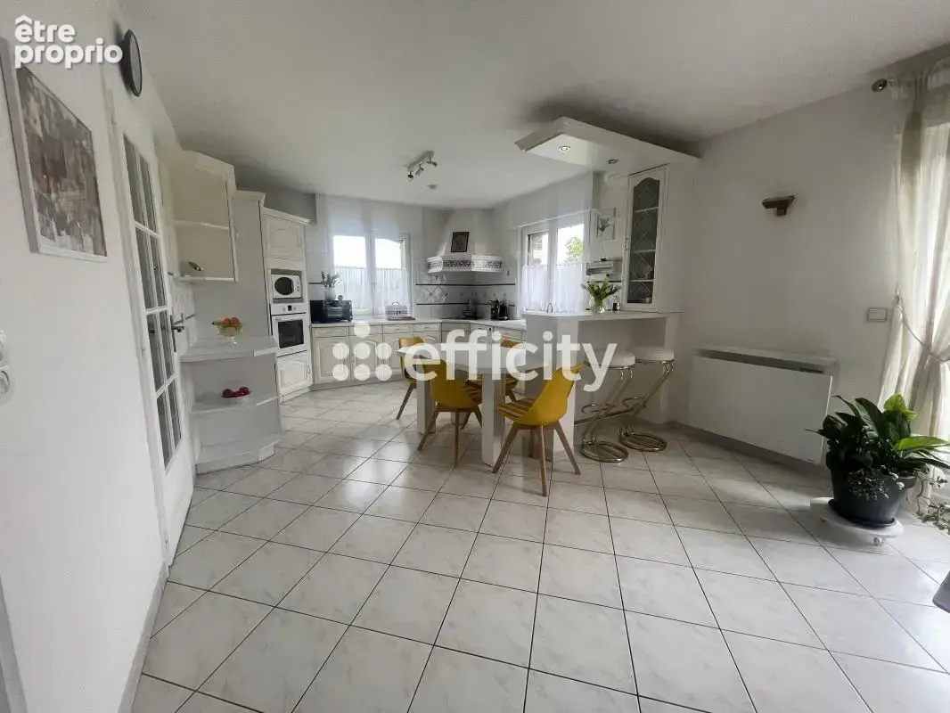 Maison 6 pièces 210 m² à vendre à Phalempin (59133) - photo 3