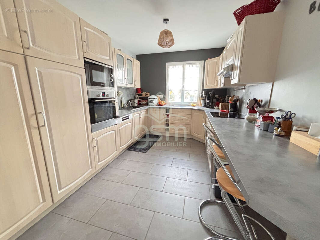 Maison à SAINTE-MAURE-DE-TOURAINE