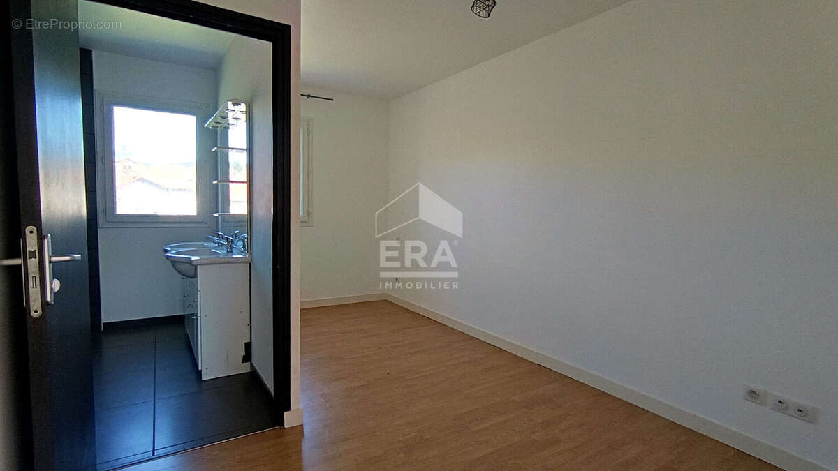 Appartement 97m² à saint-germain-laprade - photo 17
