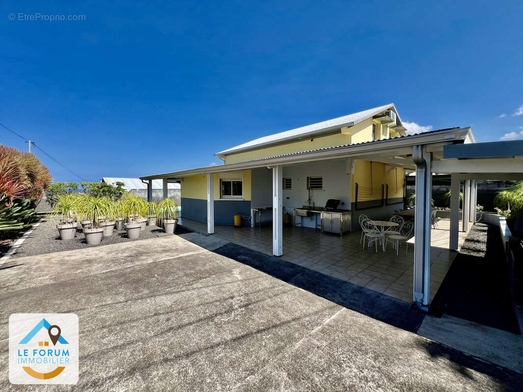 Saint joseph 97480 - villa f4 + mezzanine - beaux volumes - piscine - proche centre - photo 13
