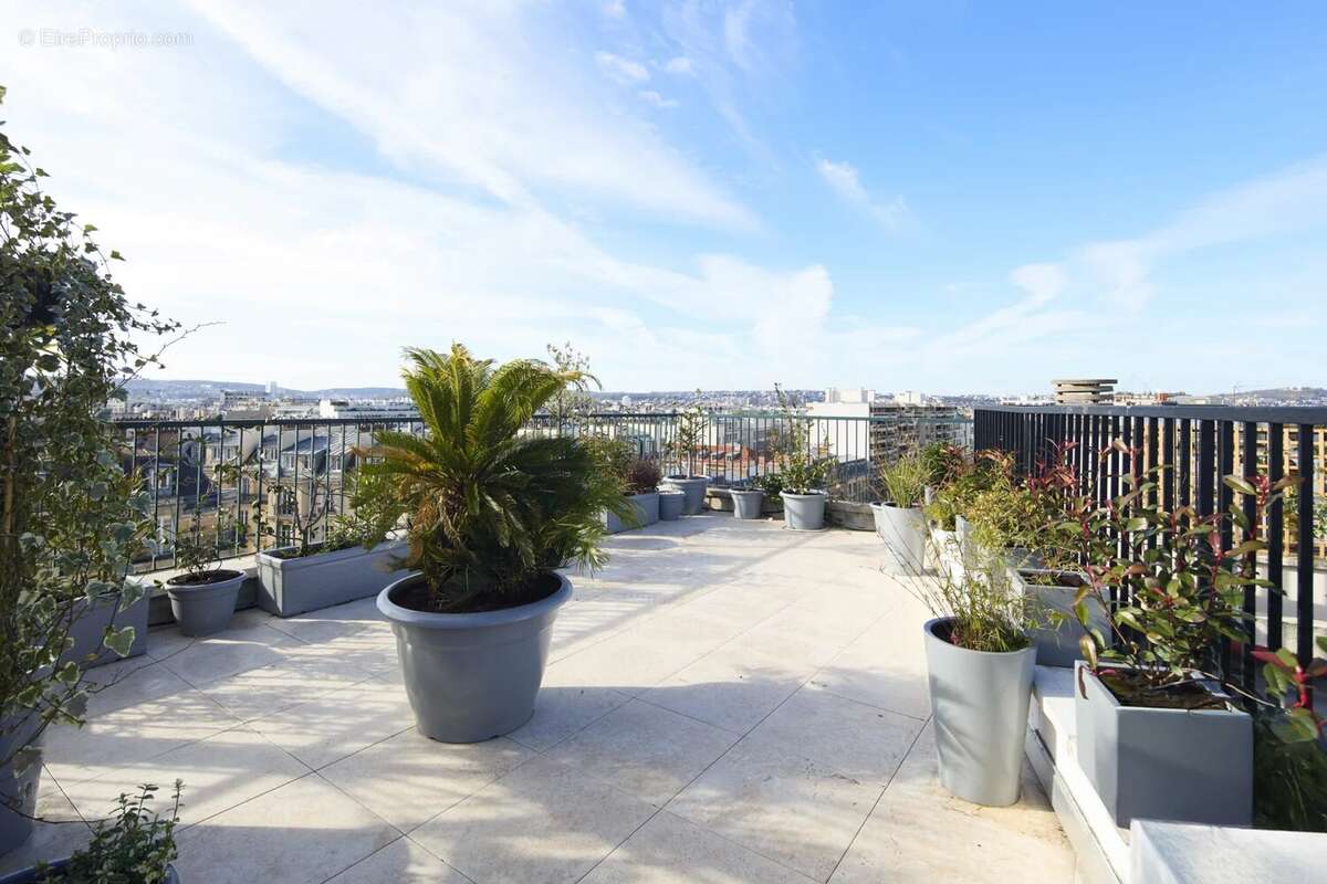 Appartement à PARIS-16E